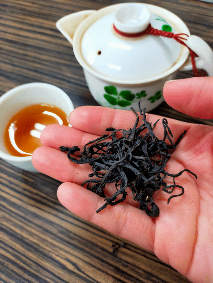 What Is Oolong Tea? Taiwan's Half-Way Tea, and Why Bubble Tea Shops Use It - TeaJoy